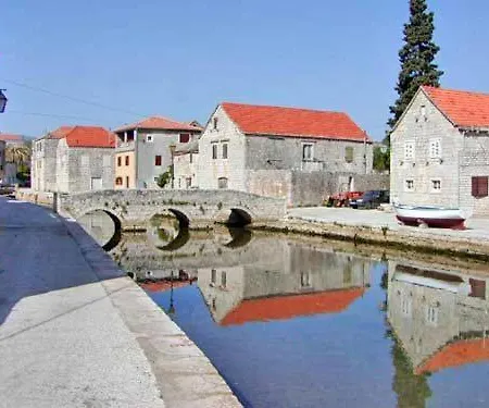 Semesterbostad House Teo Vrboska