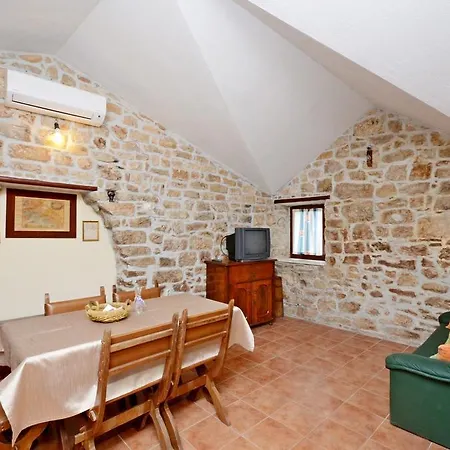 House Teo Vrboska